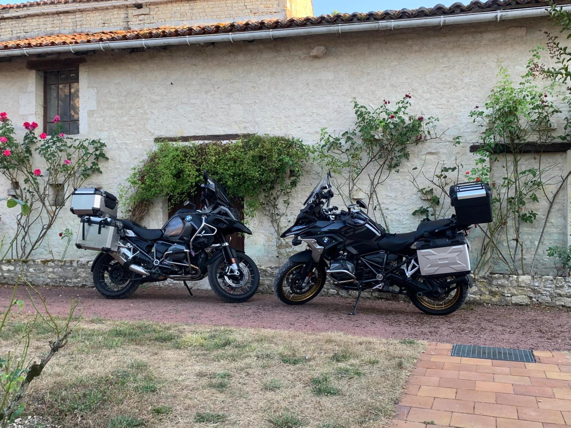 The Cool Lounge A Coulonges - Charente Bed and Breakfast Exteriör bild