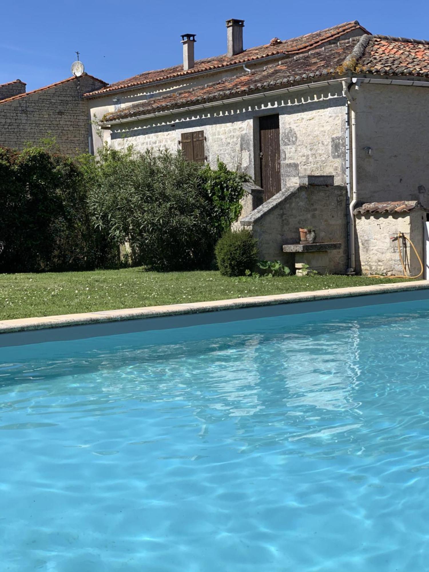 The Cool Lounge A Coulonges - Charente Bed and Breakfast Exteriör bild
