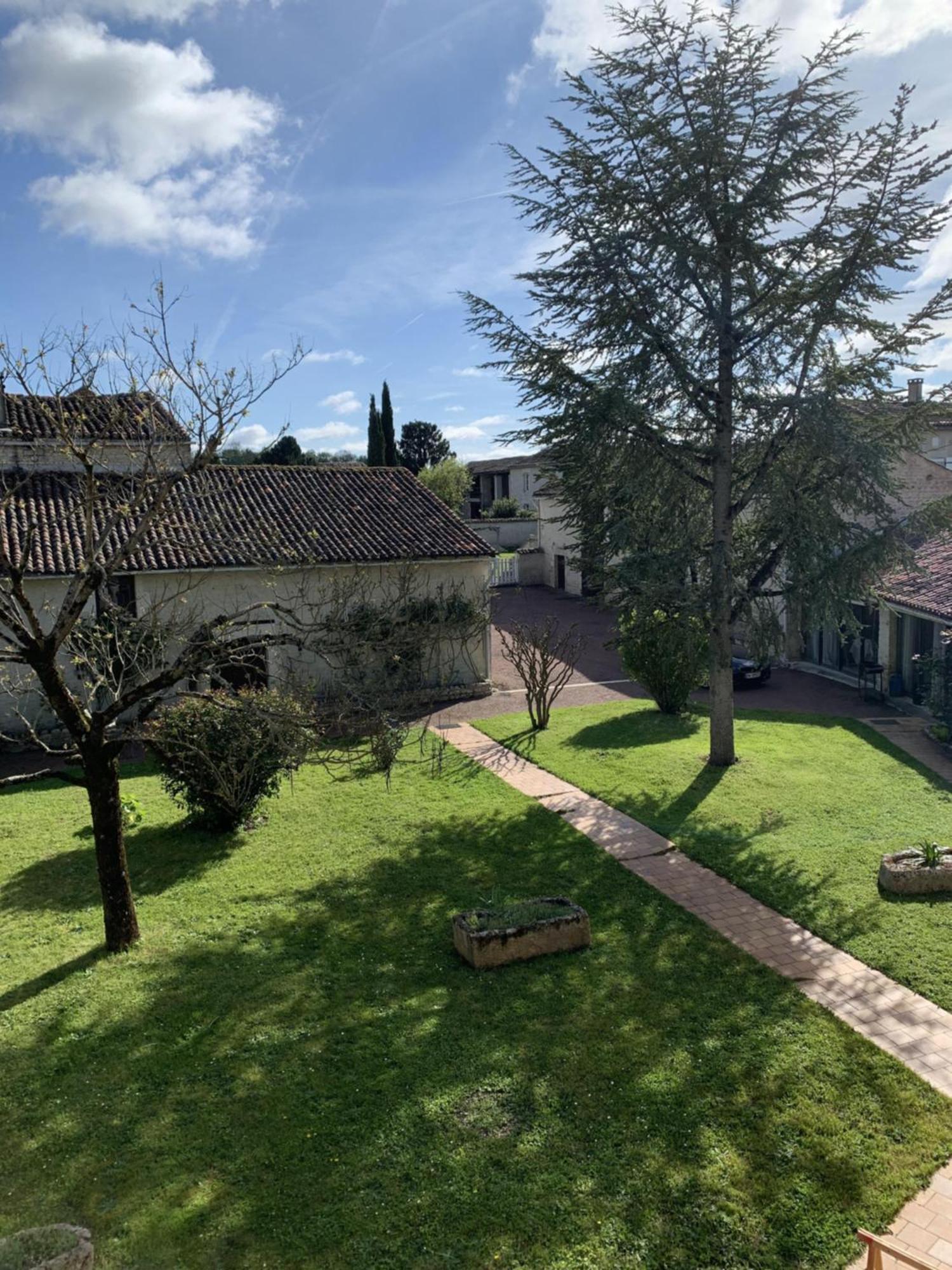 The Cool Lounge A Coulonges - Charente Bed and Breakfast Exteriör bild